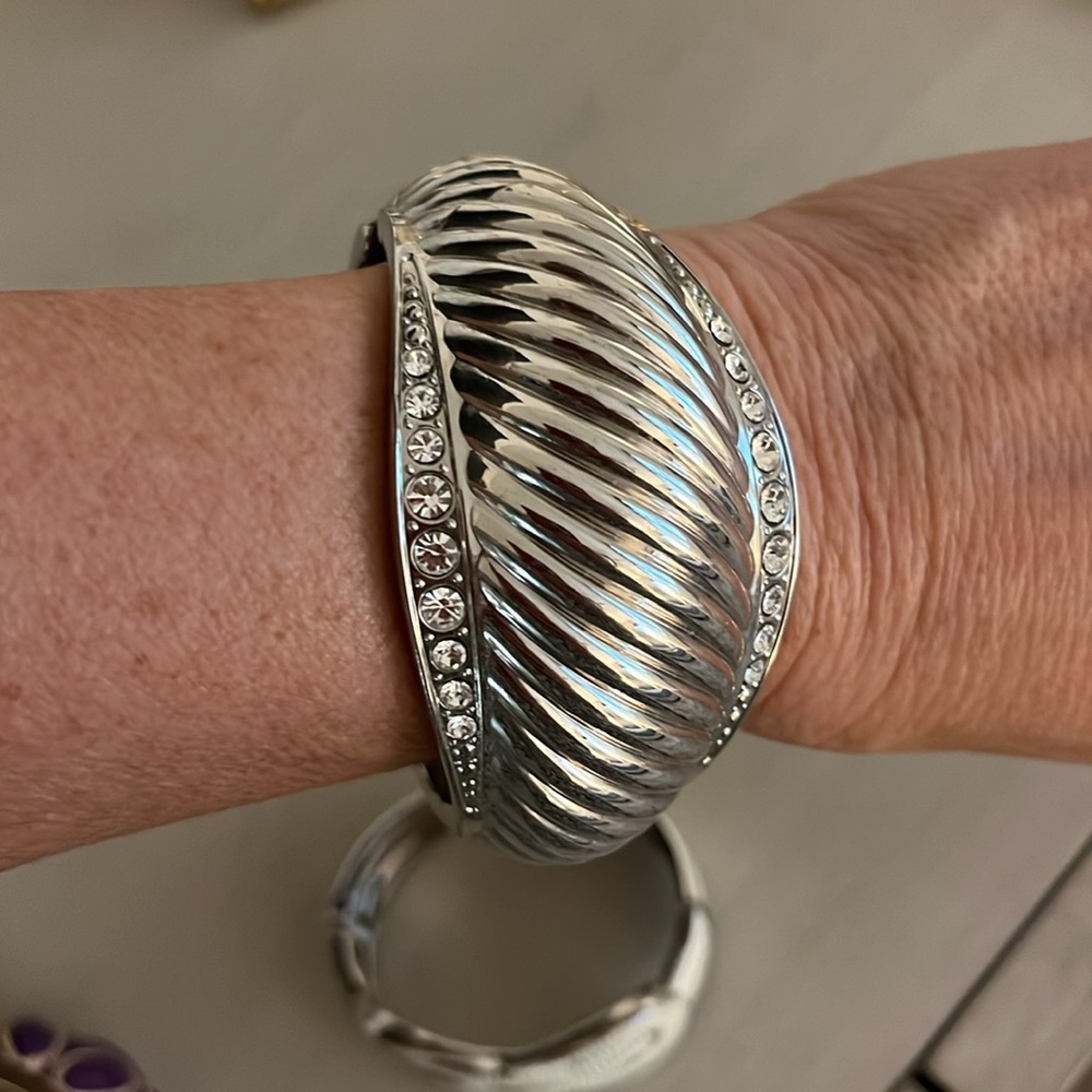 Bracelets - Picture 4 of 4